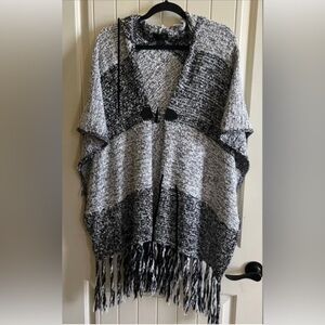 STEVE MADDEN FUZZY KNIT HOODED FRINGE HEM SWEATER PONCHO